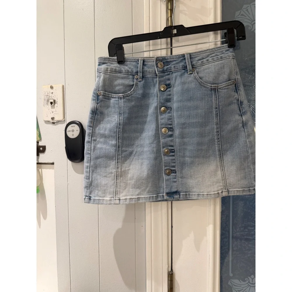 American Eagle Hi-Rise A-Line Denim Mini Skirt Light Wash Size 4 Button Front